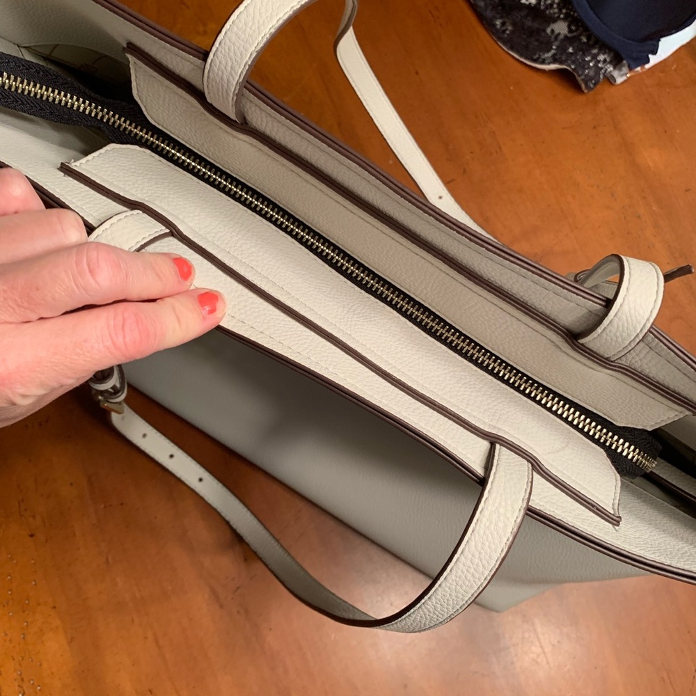 NWOT!! LAST CHANCE!! 👜 🎉ANTONIO MELANI LARGE TOTE— great for the office! - Picture 4 of 14